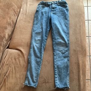 Skinny jeans with bottom fringe